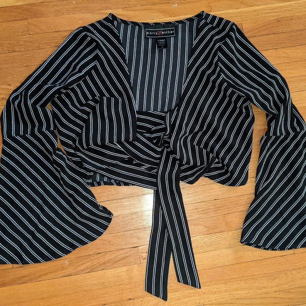 Tie-wrap long-sleeved cropped shirt